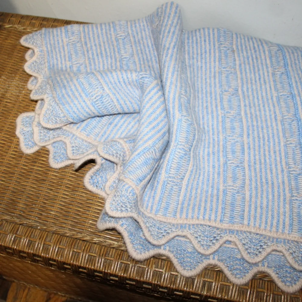 Williams Sonoma Cable-Knit Blanket – Scalloped Edge.